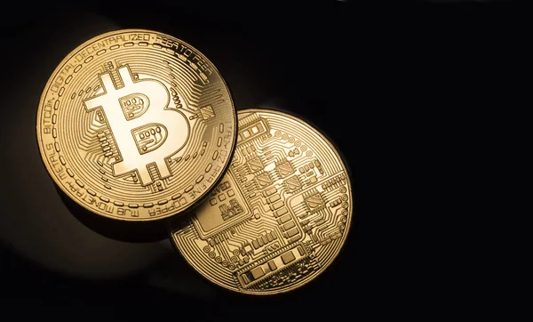 Deux Bitcoins Sur Noir Photo De Stock