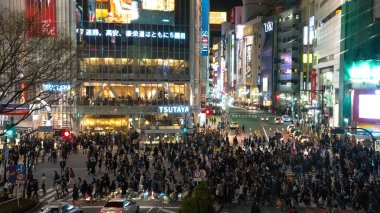 Shibuya, Tokyo, Japonya. bölgede yayalar yaya geçidi. Shibuya Crossing dünyanın en yoğun crosswalks biridir.