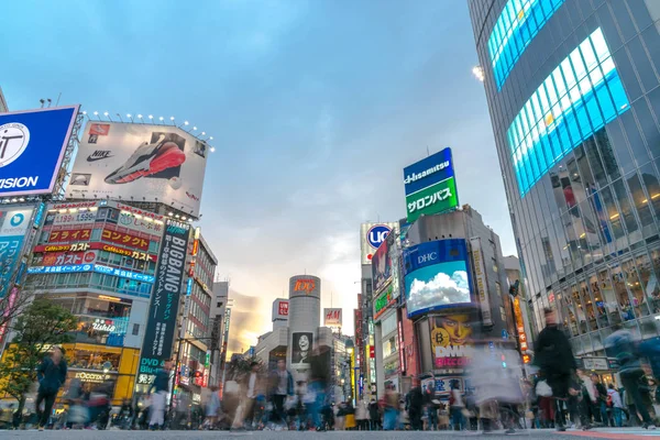 東京都渋谷区渋谷 2018 の歩行者横断歩道 世界で最も忙しい横断歩道の一つは 渋谷の交差点 — ストック写真