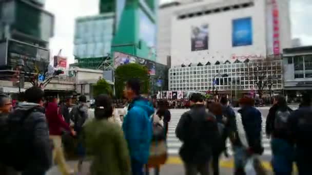 日本东京涩谷 2018年3月17日 日本东京涩谷的行人人行横道 涩谷道口是世界上最繁忙的人行横道之一 — 图库视频影像