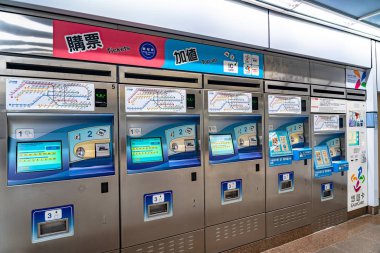 Taipei Metro metro bileti makinesi. Taipei, Tayvan - 13 Kasım 2019