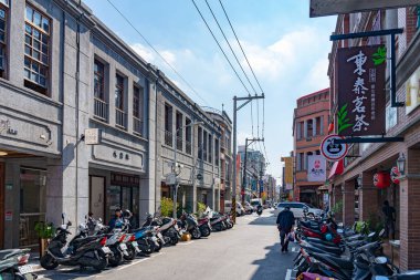 Taipei, Tayvan - 12 Kasım 2019: Dihua Sokak Pazarı, ünlü turistik mekan, insanlar çevresindeki yürüyüşleri ve keşifleri görebilirler. Çin Yeni Yıl kutlamaları sırasında cadde önemli bir noktadır.