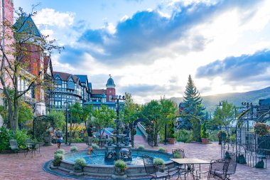 Cadılar Bayramı 'nda Shiroi Koibito Parkı' nda. Sapporo, Hokkaido, Japonya 'da güzel bir Avrupa tarzı park - 13 Ekim 2019