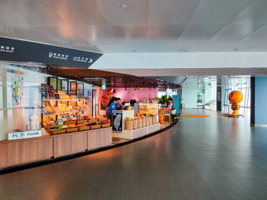 Taipei 101 gökdelen binası, 89f kapalı gözlemevi güvertesinde şehrin tüm yönlerini net bir şekilde görmektedir. Taipei, Tayvan 'da Xinyi Bölgesi' nde tarihi bir gökdelen. 27 Kasım 2019