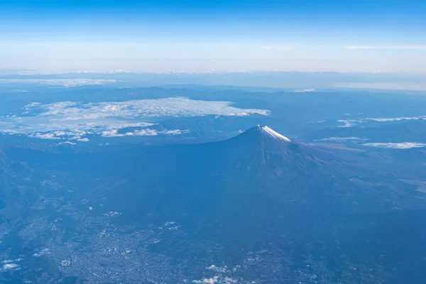 Uma visão panorâmica do Monte Fuji (Mt. Fuji) e céu azul. Paisagens de paisagem do Parque Nacional Fuji-Hakone-Izu. Prefeitura de Shizuoka, Japão — Fotografia de Stock