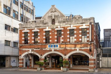 Taichung, Tayvan - 8 Aralık 2019: Tuğla duvarlı tarihi bina, Tayvan Suncake Müzesi (Chuan-An Hall veya Chuan An Tang), güneş pastası, ananas kurabiyesi ve hediyelik eşya satmaktadır.