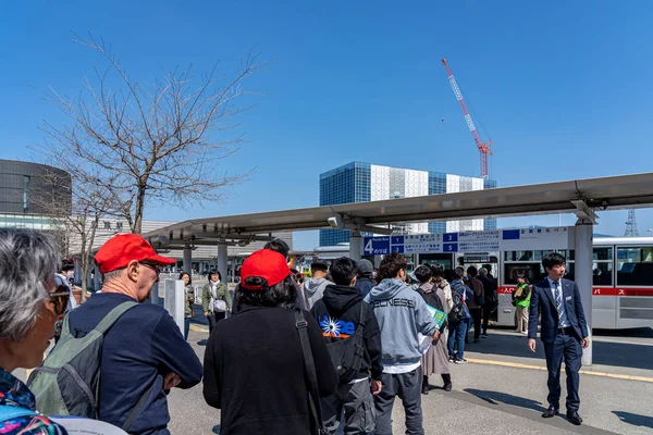 函館バス駅前案内所。北海道、日本- 4月29日 — ストック写真