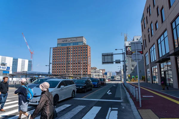 Hakodate Bahnhofsvorplatz, hakodate Stadtbild im Frühling sonnigen Tag Morgen. hokkaido, japan - 29. April 2019 — Stockfoto