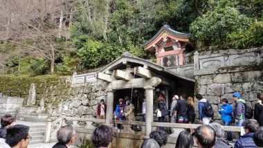 Kyoto, Japonya - 11 Aralık 2016: Kyoto, Japonya 'daki Kiyomizu-dera Tapınağı