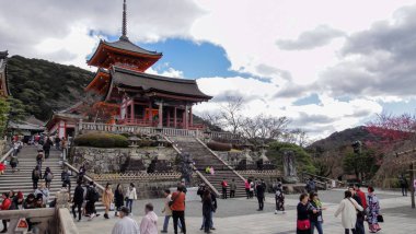 Kyoto, Japonya - 11 Aralık 2016: Kyoto, Japonya 'daki Kiyomizu-dera Tapınağı