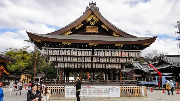 Kyoto, Japan - 11 mrt 2016: Yasaka of Gion Shrine. Yasaka Shrine is een van de meest beroemde heiligdommen in Kyoto tussen Gion District en Higashiyama District. — Stockfoto