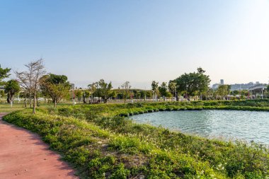 Taichung, Tayvan - 17 Şubat 2020: Xitun Bölgesi Shuinan Ekonomi ve Ticaret Alanındaki Taichung Central Park. Eski Shuinan Havaalanı, burada bir sürü yeşil alan, Tayvan 'daki en büyük ikinci park.