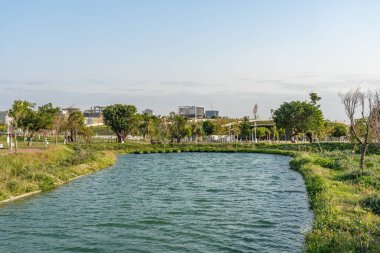 Taichung, Tayvan - 17 Şubat 2020: Xitun Bölgesi Shuinan Ekonomi ve Ticaret Alanındaki Taichung Central Park. Eski Shuinan Havaalanı, burada bir sürü yeşil alan, Tayvan 'daki en büyük ikinci park.