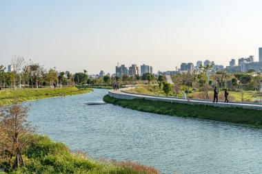 Taichung, Tayvan - 17 Şubat 2020: Xitun Bölgesi Shuinan Ekonomi ve Ticaret Alanındaki Taichung Central Park. Eski Shuinan Havaalanı, burada bir sürü yeşil alan, Tayvan 'daki en büyük ikinci park.