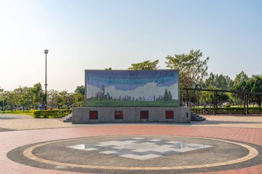 Taichung, Tayvan - 17 Şubat 2020: Güneşli bir günde Beitun Bölgesi Shuinan Ekonomi ve Ticaret Alanında Taichung Xinping Parkı. Eski Shuinan Havaalanı