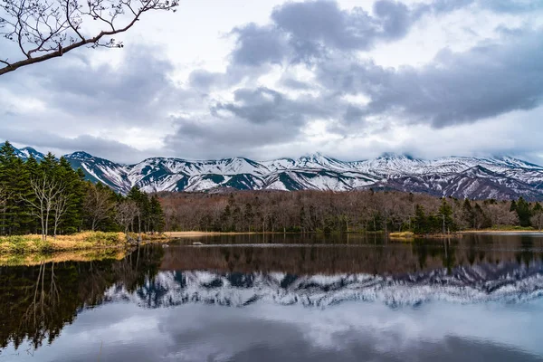 Shiretoko Goko Nun Üçüncü Gölü Beş Göl Bölgesi Lkbaharda Dağlık — Stok fotoğraf