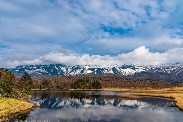 Belo Lago Cordilheira Rolante Dia Ensolarado Primavera Paisagem Beleza Natural — Fotografia de Stock