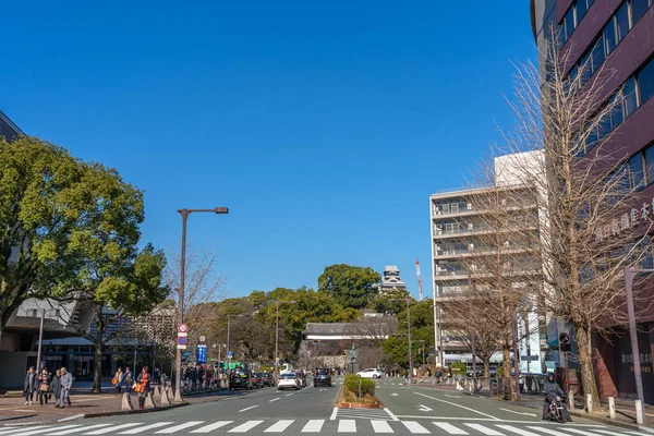 Kumamoto-Präfektur, Japan - 01. Januar 2020: Stadtbild der Stadt Kumamoto am sonnigen Morgen — Stockfoto