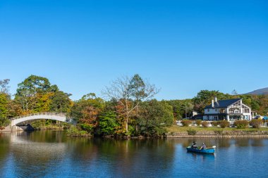 Hokkaido, Japonya - 15 Ekim 2019: Onuma Quasi Ulusal Parkı. Güneşli gün manzarası. Oshima Kaymakamlığı, Nanae Kasabası.