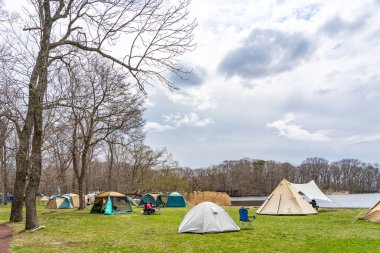 Hokkaido, Japonya - 30 Nisan 2019: Higashi-Onuma Kamp alanı Onuma Quasi-Ulusal Parkı. Nanae Kasabası, Oshima Bölgesi