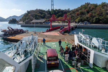 Hiroşima Eyaleti, Japonya - 28 DEC 2019: Okuno-jima (Tavşan Adası) İkinci İskele, Setonaikai Ulusal Parkı