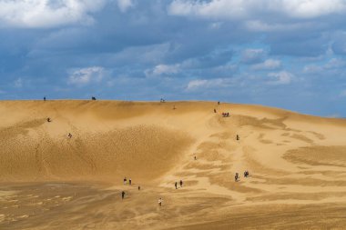 Tottori Sand Dunes (Tottori Sakyu). Japonya 'nın en büyük kum tepesi, Japonya' nın Tottori ilindeki Sanin Kaigan Milli Parkı 'nın bir parçası.