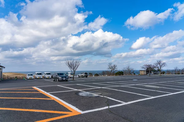 Префектура Тотторі, Японія - DEC 27 2019: Площа паркування Тотторі-Сенд-Дунс. Найбільша піщана дюна в Японії, частина Національного парку Санін Кайган. — стокове фото