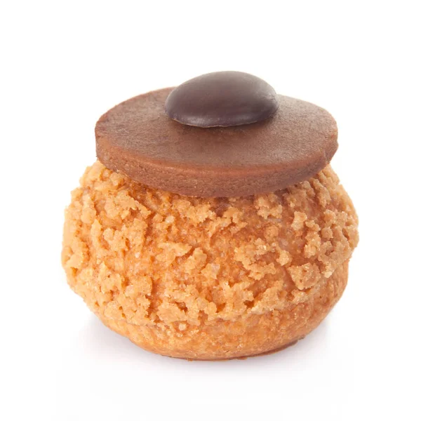 Repolho de chocolate choux pop massa francesa isolada — Fotografia de Stock