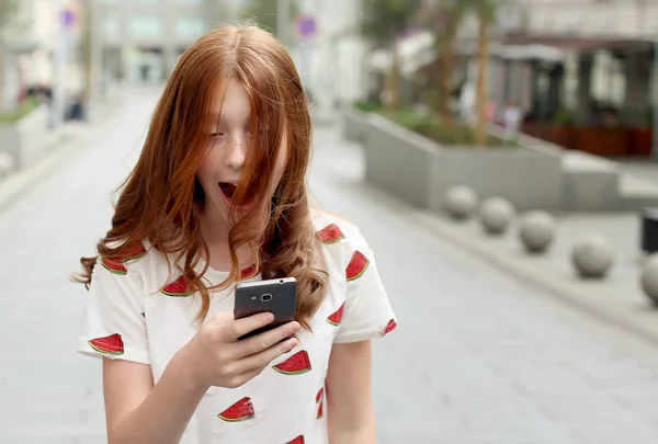 Seyir telefon sürpriz genç kız portresi