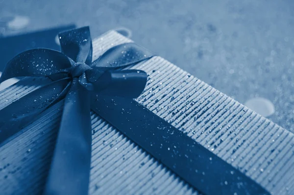 beyaz izole giftbox.