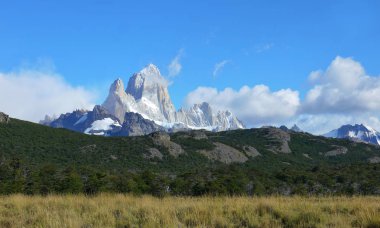 Mount Fitz Roy El Chalten Patagonya Arjantin yakınındaki uzak kez bakıldı