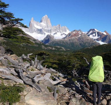 Mount Fitz Roy ve çevresindeki tepeler yakınındaki El Chalten Santa Cruz Arjantin