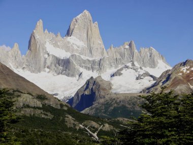 Mount Fitz Roy ve çevresindeki tepeler yakınındaki El Chalten Santa Cruz Arjantin