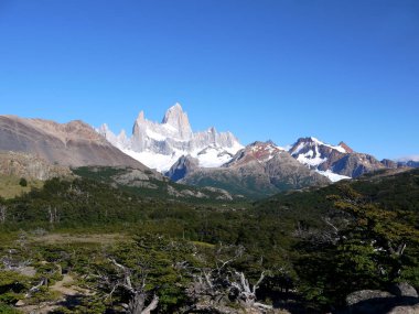 Mount Fitz Roy ve çevresindeki tepeler yakınındaki El Chalten Santa Cruz Arjantin