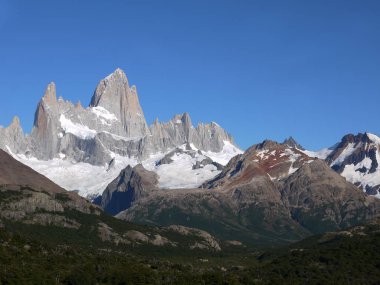 Mount Fitz Roy ve çevresindeki tepeler yakınındaki El Chalten Santa Cruz Arjantin