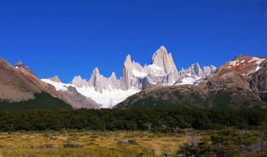 Mount Fitz Roy ve çevresindeki tepeler yakınındaki El Chalten Santa Cruz Arjantin
