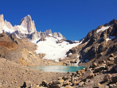 Mount Fitz Roy ve çevresindeki tepeler yakınındaki El Chalten Santa Cruz Arjantin