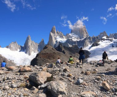 Mount Fitz Roy ve çevresindeki tepeler yakınındaki El Chalten Santa Cruz Arjantin