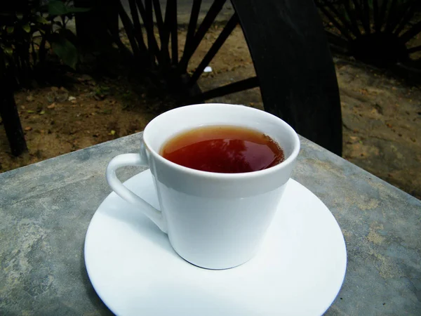 セイロン ティー カップ ドリンクの準備ができて スリランカの紅茶です ホット エナジャイザー 茶色の色茶飲料として — ストック写真