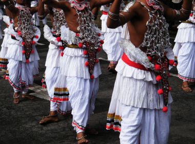 Sri Lankalı alayı. Kandy dansları Hill Country.
