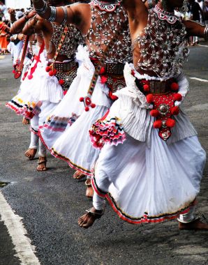 Sri Lankalı alayı. Kandy dansları Hill Country.