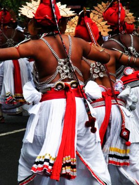 Sri Lankalı alayı. Kandy dansları Hill Country.