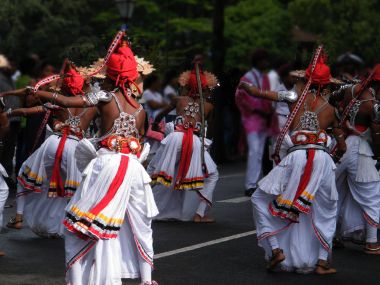 Sri Lankalı alayı. Kandy dansları Hill Country.