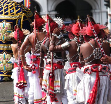 Sri Lankalı alayı. Kandy dansları Hill Country.