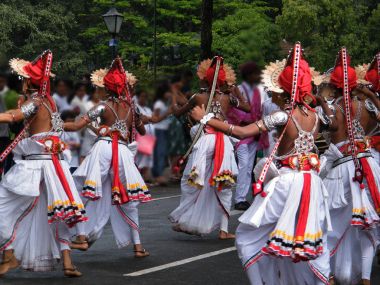 Sri Lankalı alayı. Kandy dansları Hill Country.