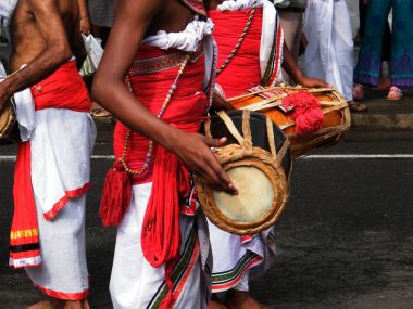 Geleneksel sri Lankalı davulcular