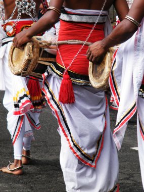 Geleneksel sri Lankalı davulcular