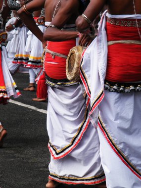 Geleneksel sri Lankalı davulcular