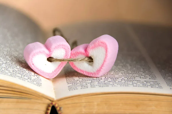 Heart shape marshmallow  on book for valentines day concept — Stock Photo, Image