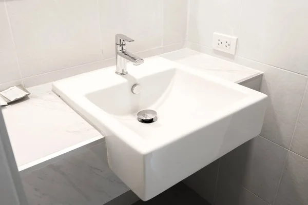 Weißes sink.bad sink.washstand.bad mit waschbecken — Stockfoto